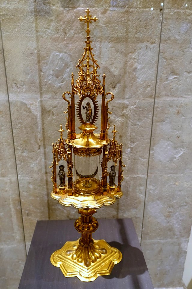 Monstrance from St. Mary of the Assumption in Herzogenrath, Aachen, c. 1510, gilt copper, glass - Museum Schnütgen - Cologne, Germany - DSC00081