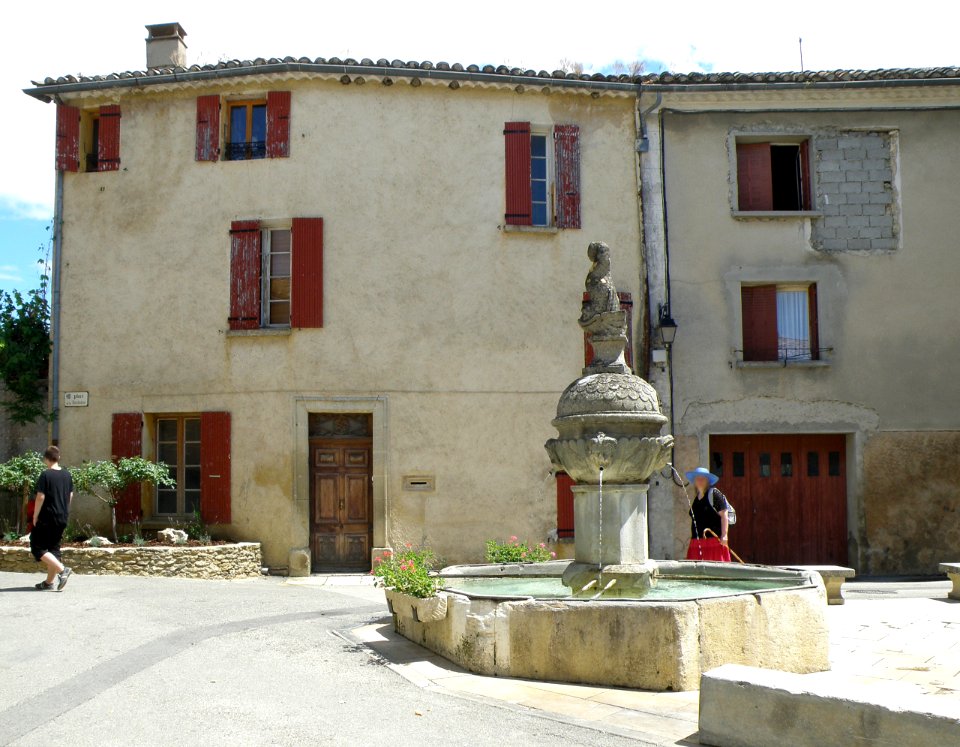 Mollans-sur-Ouvèze Place de la Fontaine 6
