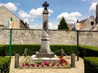 Monampteuil (Aisne) monument aux morts