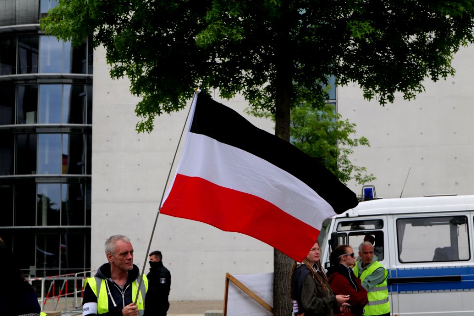 Monarchist protest Berlin 2020-05-23 07