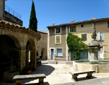 Mollans-sur-Ouvèze Place de la Fontaine 5