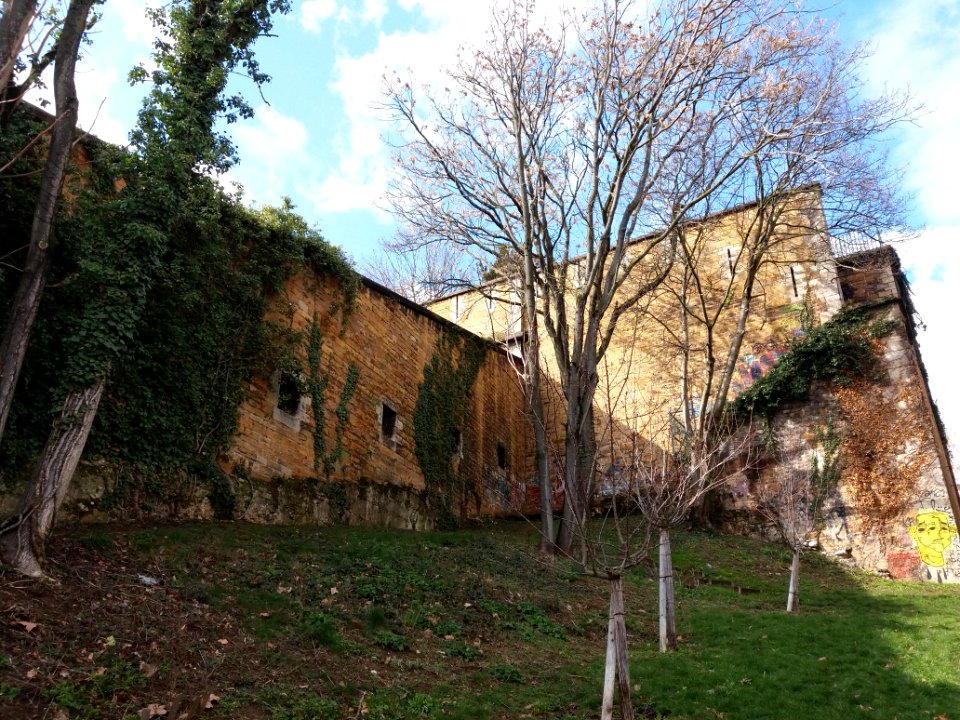 Montée du Télégraphe à Lyon - Enceinte de Fourvière