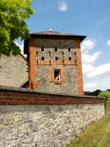 Monampteuil (Aisne) tour pigeonnier d'une ferme