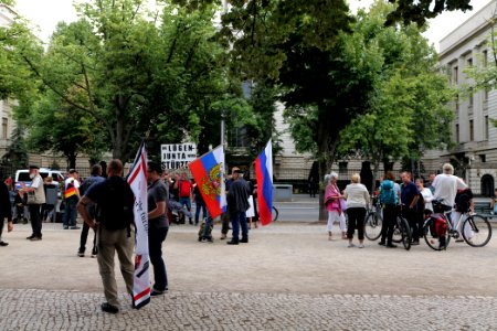 Monarchist protest in front of the Russian embassy in Berlin 2020-08-28 07