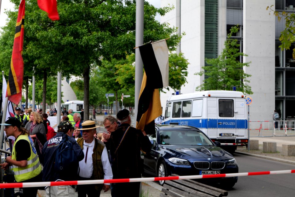 Monarchist protest Berlin 2020-05-23 08