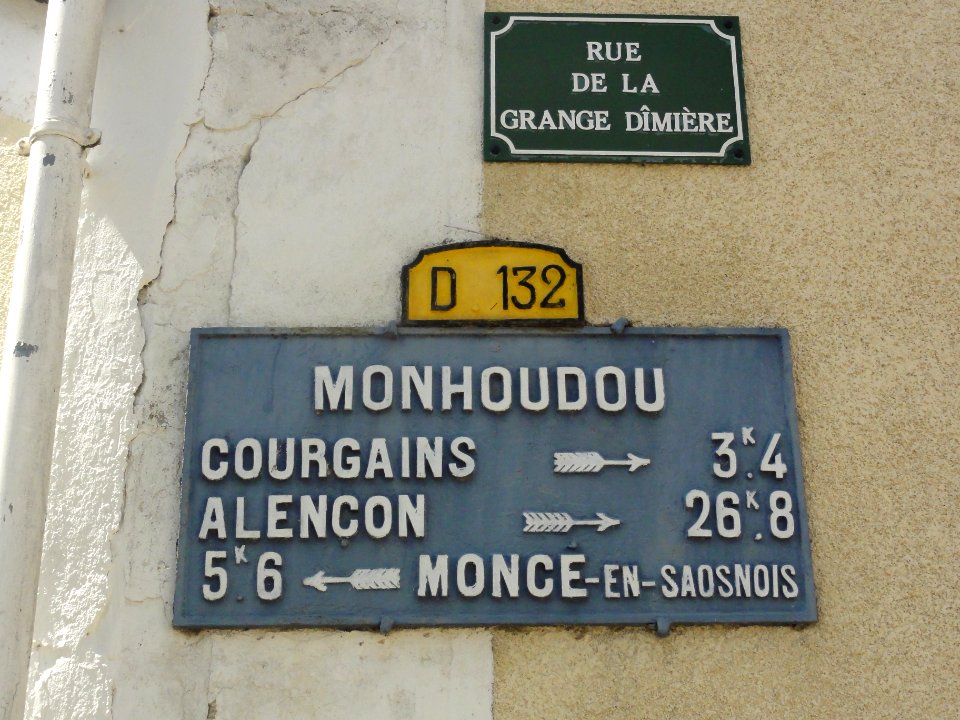 Monhoudou (Sarthe) plaque de cocher D132