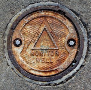 Monitor Well - streethole cover - Cambridge, MA - DSC02450