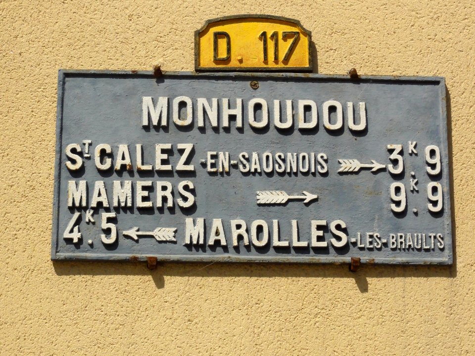 Monhoudou (Sarthe) plaque de cocher D117