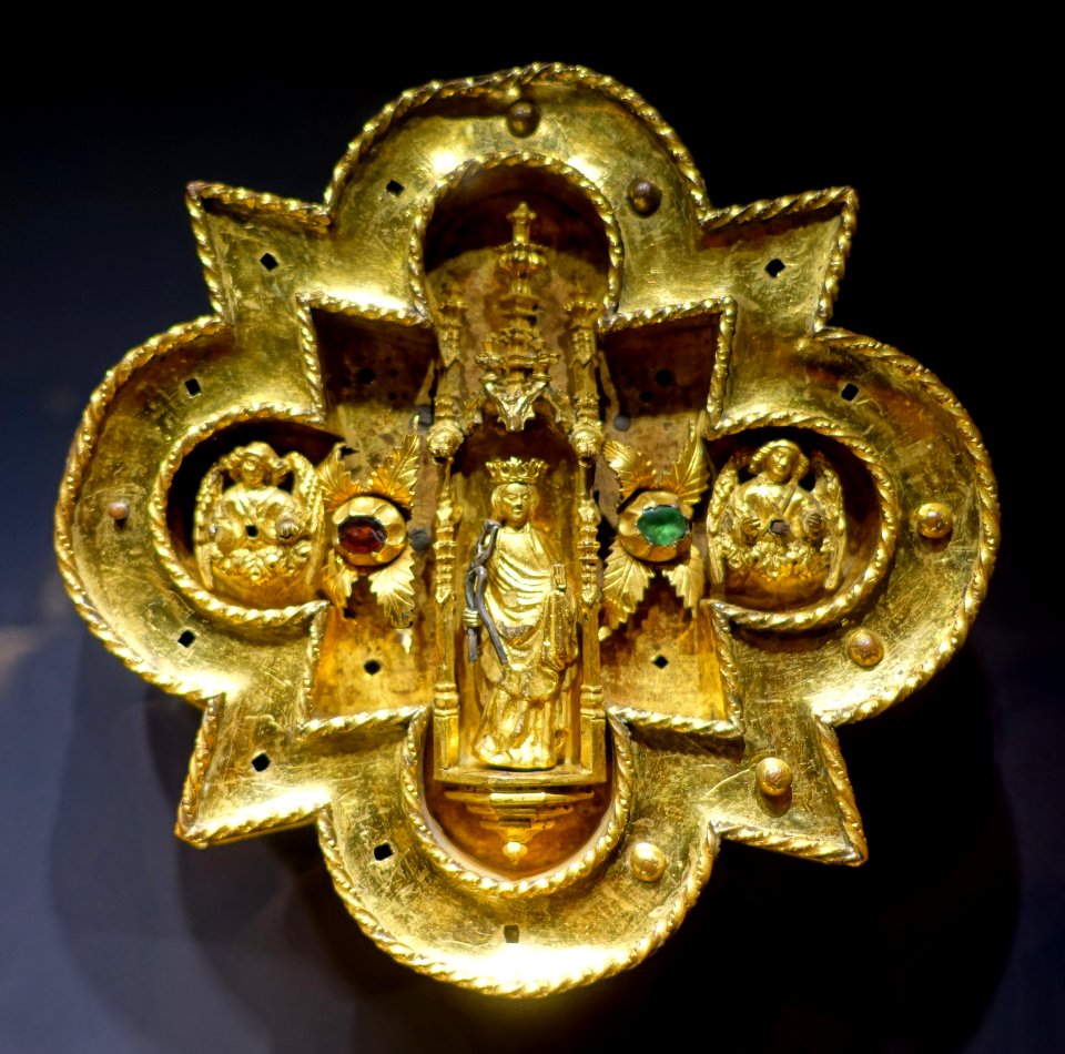 Monile with Saint Agatha, Rhineland, c. 1430, gilt copper, glass - Hessisches Landesmuseum Darmstadt - Darmstadt, Germany - DSC00201