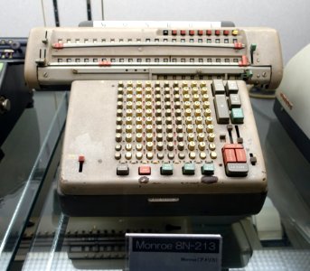Monroe 8N-213 calculator - Ridai Museum of Modern Science, Tokyo - DSC07576