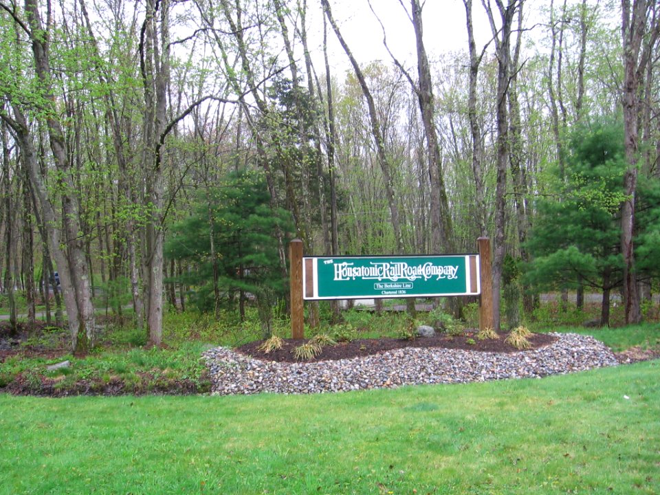 Monroe Housatonic sign 052