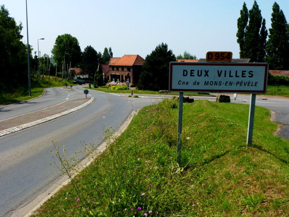 Mons-en-Pévèle (Nord, Fr) city limit sign Deux-Villes
