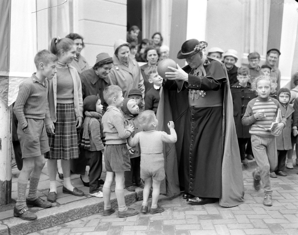 Monseigneur J H G Lemmens 25 jaar bisschop van Roermond, Bestanddeelnr 908-4110