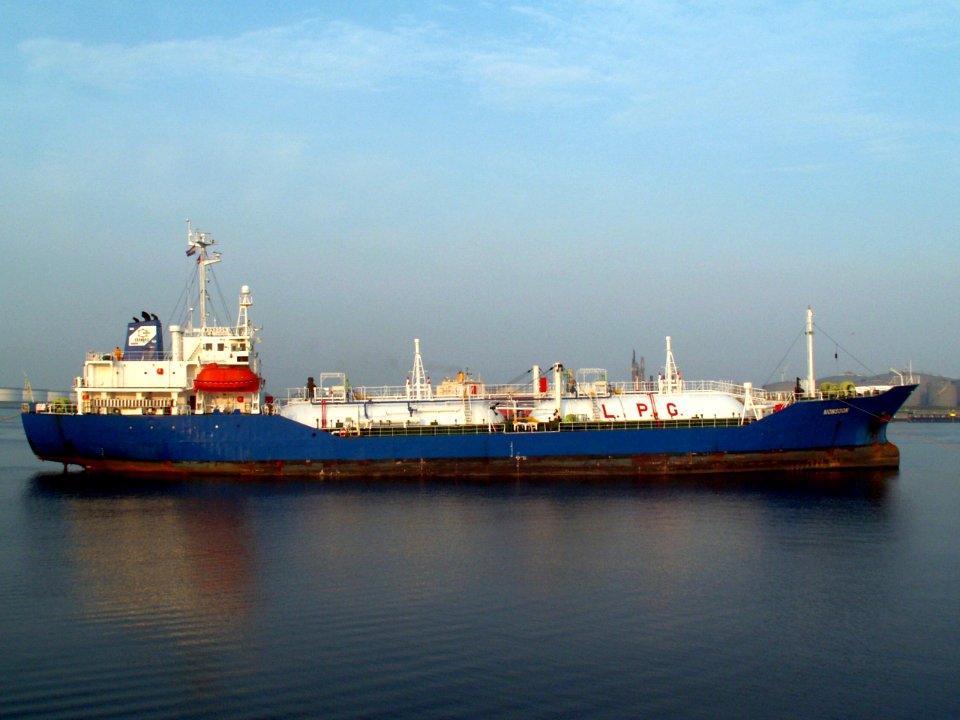 Monsoon p2-1 at the Calland canal, Port of Rotterdam, Holland 25-Jun-2006