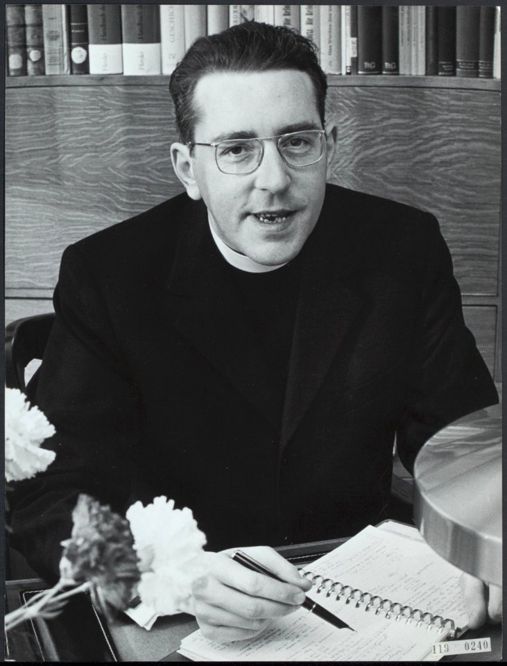 Monseigneur J. H. Gijssen, bisschop van Roermond (1972-1993), Bestanddeelnr 119-0240