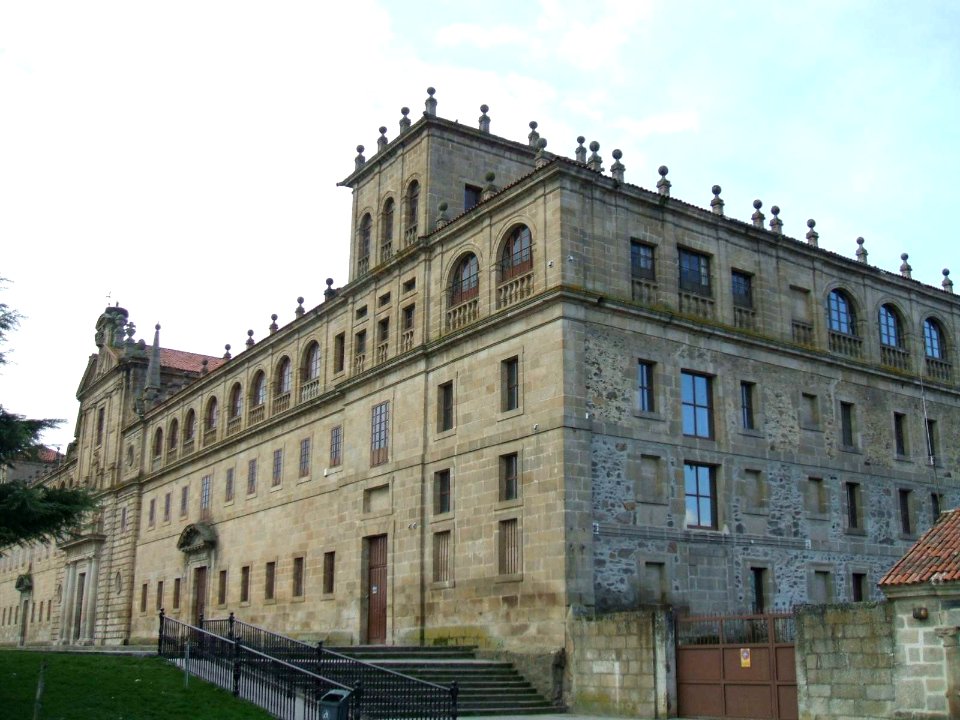 Monforte de Lemos - Colegio de Nuestra Señora de la Antigua (PP Escolapios) 01