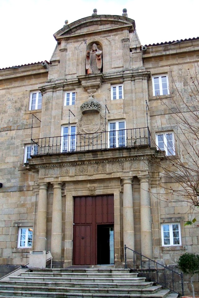 Monforte de Lemos - Monasterio de San Vicente de Pino y Parador de Turismo 02