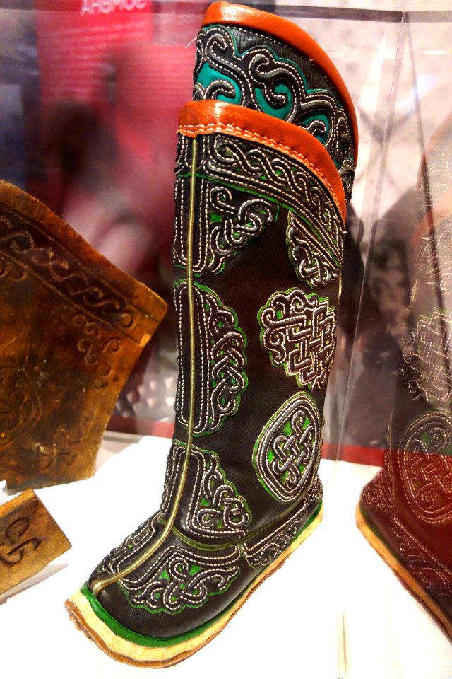Mongolian boot, 2006 reproduction of older style - Bata Shoe Museum - DSC00363