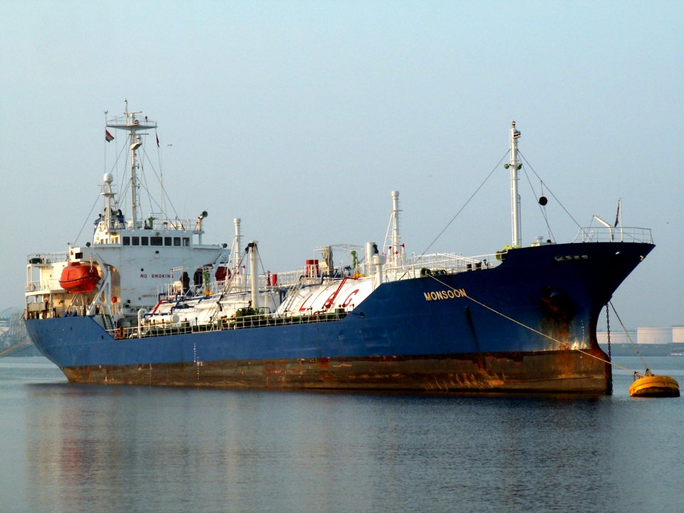 Monsoon p1 at the Calland canal, Port of Rotterdam, Holland 25-Jun-2006