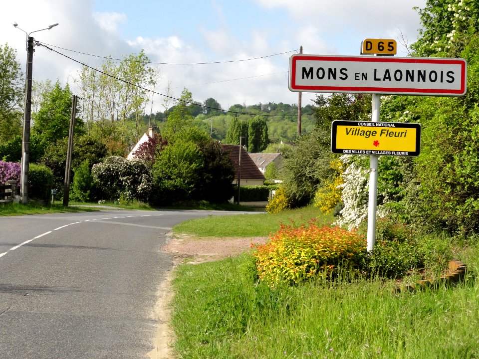 Mons-en-Laonnois (Aisne) city limit sign