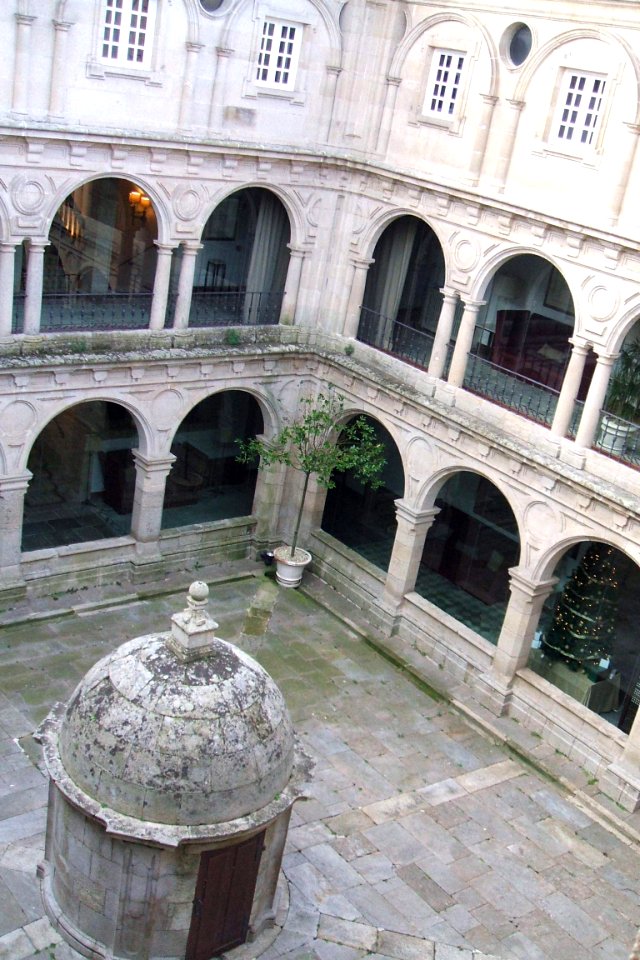 Monforte de Lemos - Monasterio de San Vicente de Pino, claustro 05