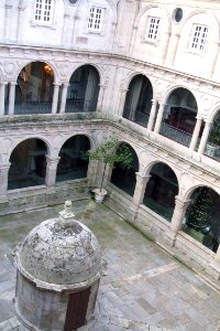 Monforte de Lemos - Monasterio de San Vicente de Pino, claustro 05
