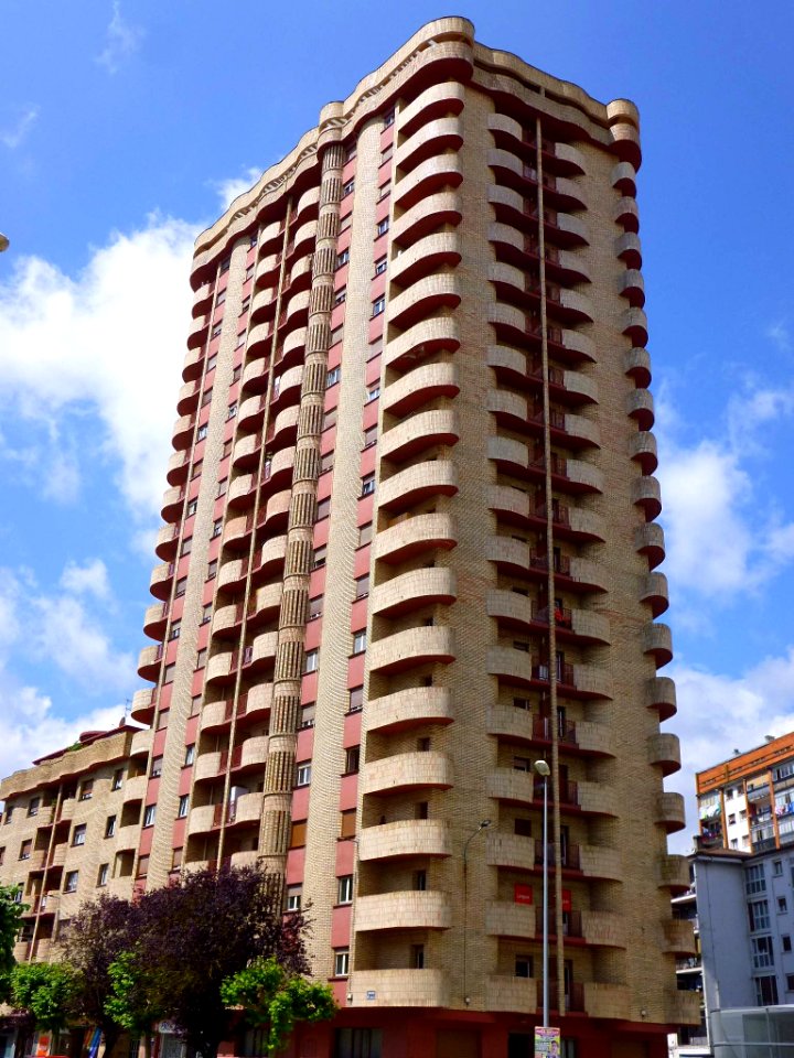 Mondragón 114