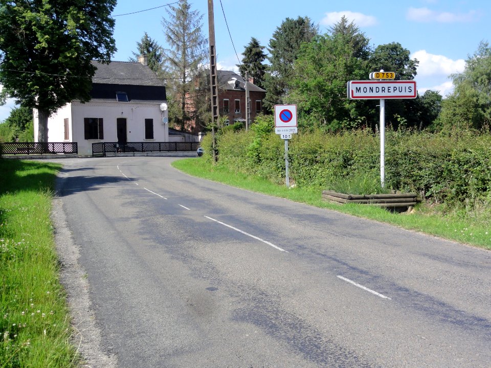 Mondrepuis (Aisne) city limit sign