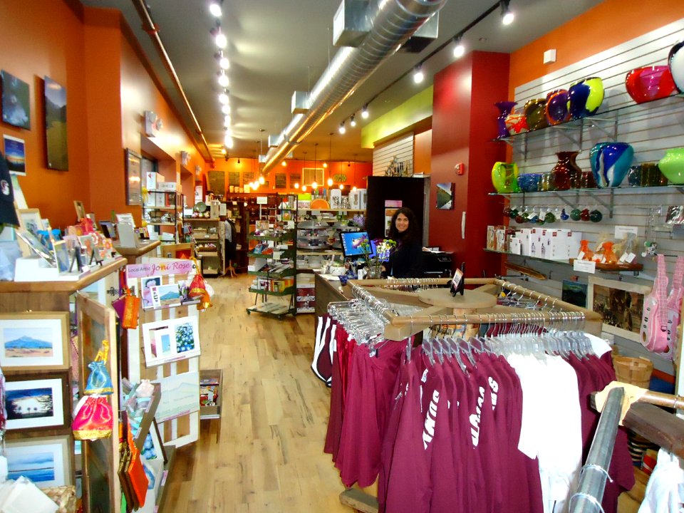 Mondo Summit Eat Shop Play 4-story vertical mall