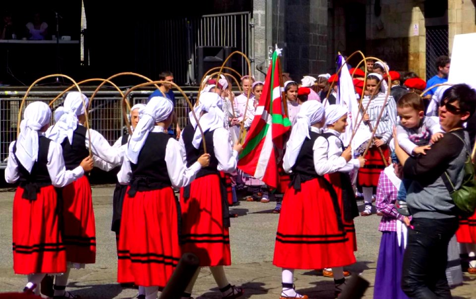 Mondragón - Danzas vascas 1