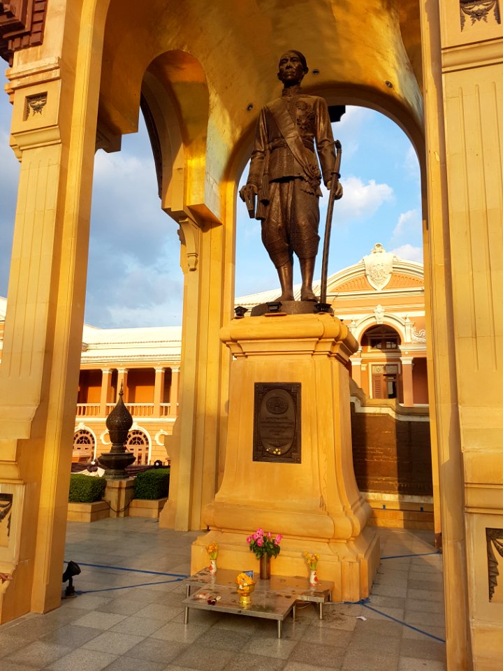 Mongkut statue - Bangkok - 2017-01-19 - 004