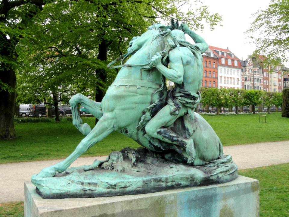 Moment of Peril by Thomas Brock - Copenhagen - DSC07913
