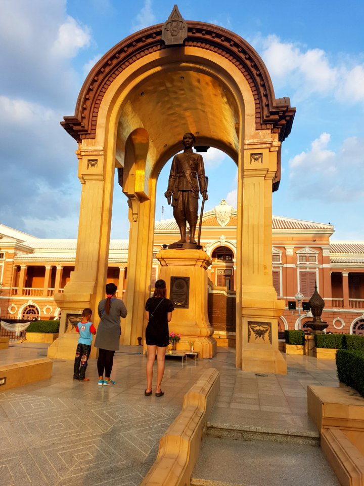 Mongkut statue - Bangkok - 2017-01-19 - 003