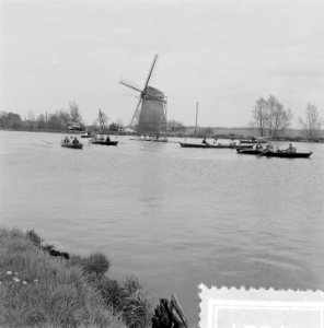 Molentocht wherries Amstel start bij molen De Zwaan, Bestanddeelnr 907-1246