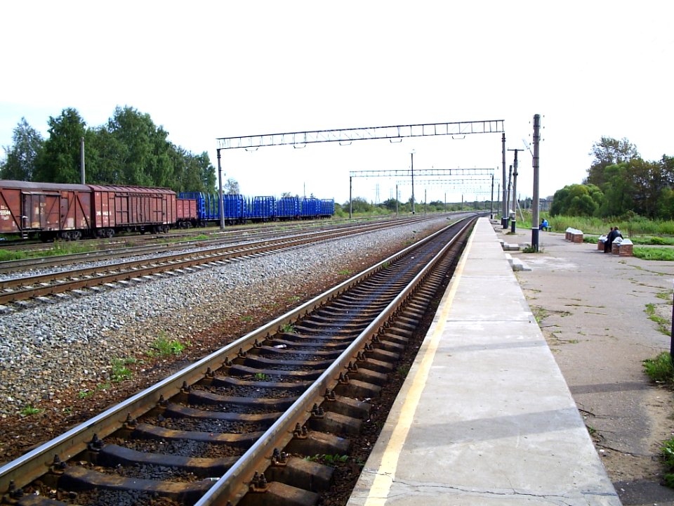 Molot Railway Station 002