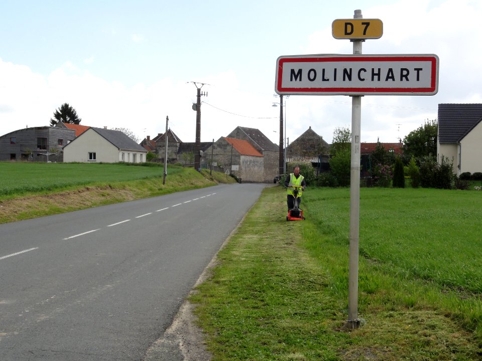 Molinchart (Aisne) city limit sign