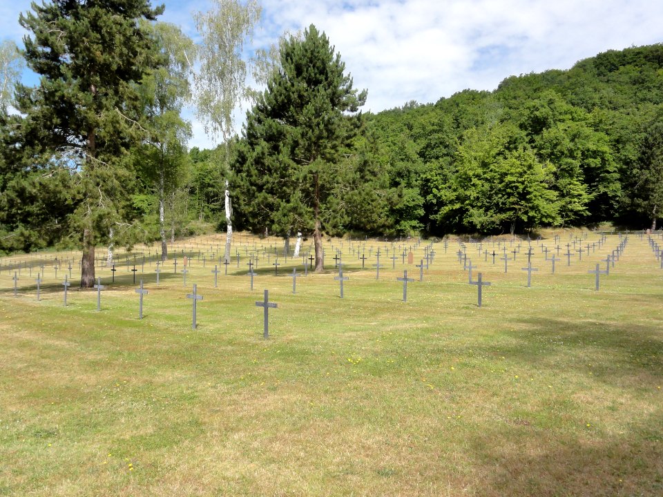Montaigu (Aisne) Cimetière militaire allemand Montaigu I (04)