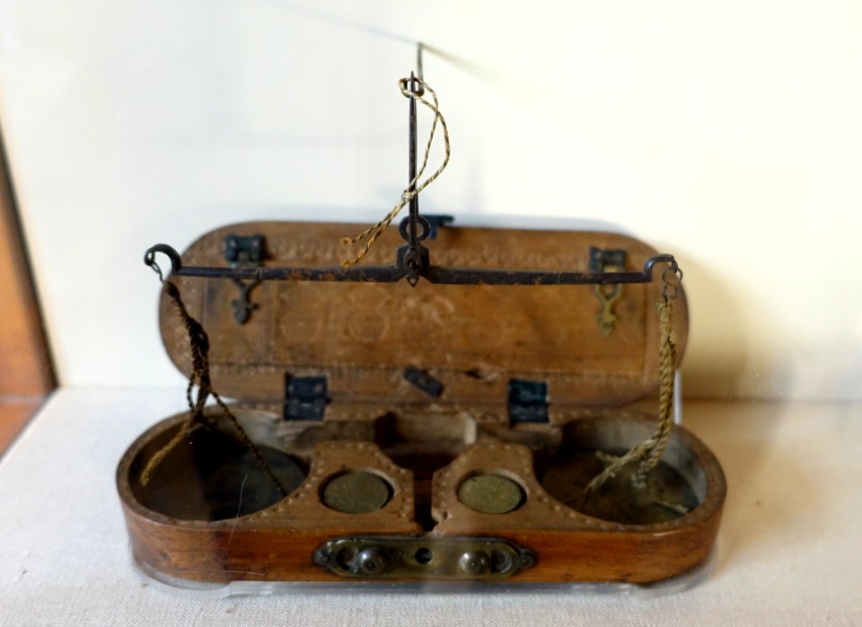 Money scales, England, 1630-1660, maple, brass, steel - Concord Museum - Concord, MA - DSC05938