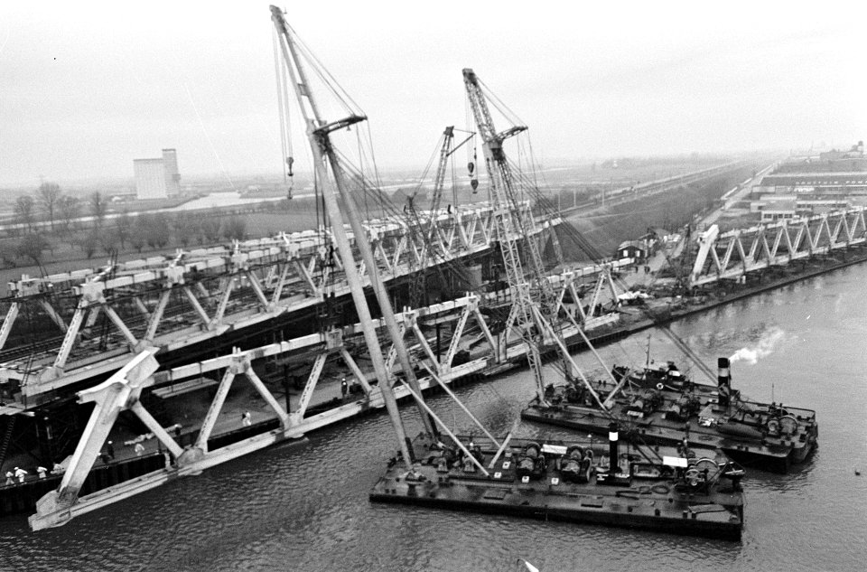 Montage van spoorbrug over Amsterdam-Rijnkanaal te Utrecht werkzaamheden, Bestanddeelnr 918-7290