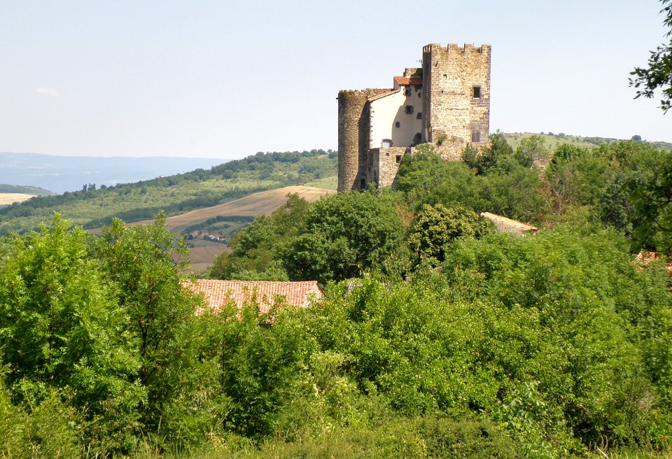 Montaigut-le-Blanc Château1