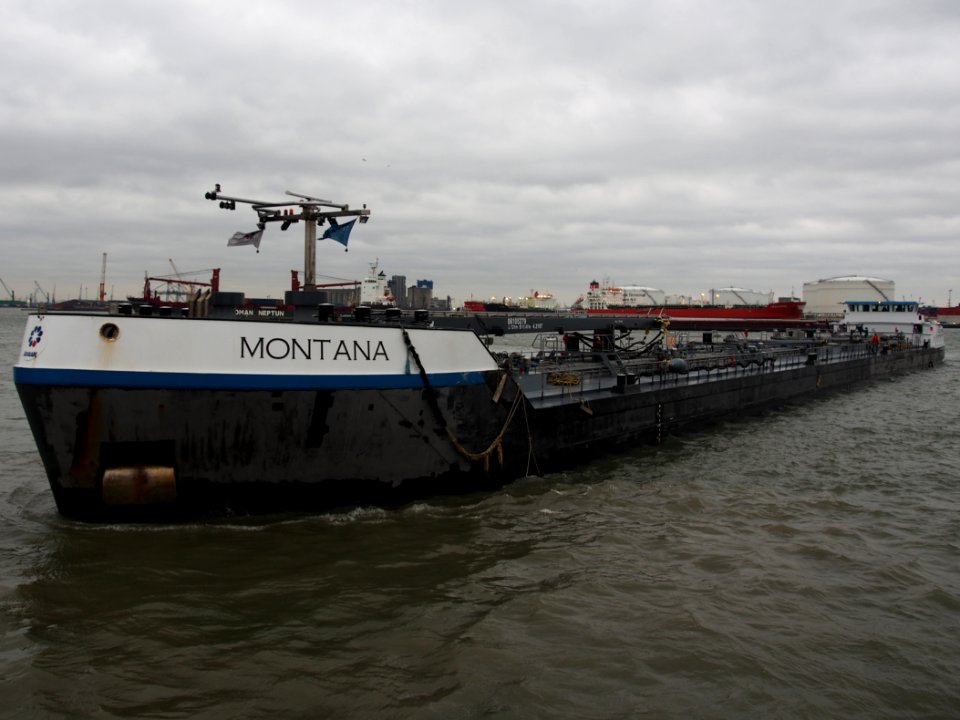 Montana (ship, 2011) IMO 8654417 ENI 06105279 Boudewijnsluis Port of Antwerp pic1