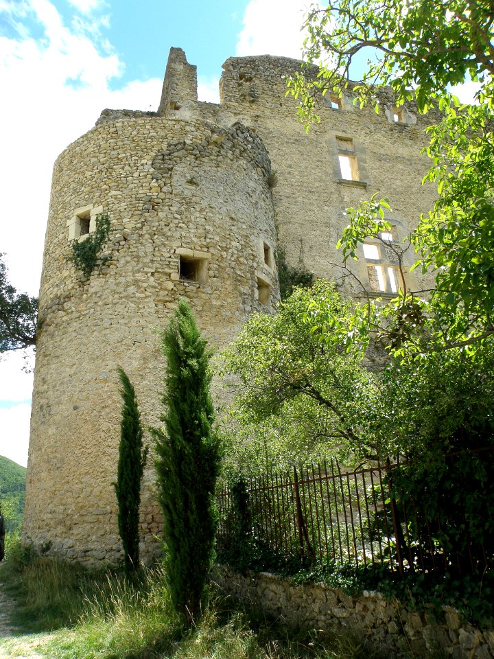 Montbrun-les-Bains Château 2