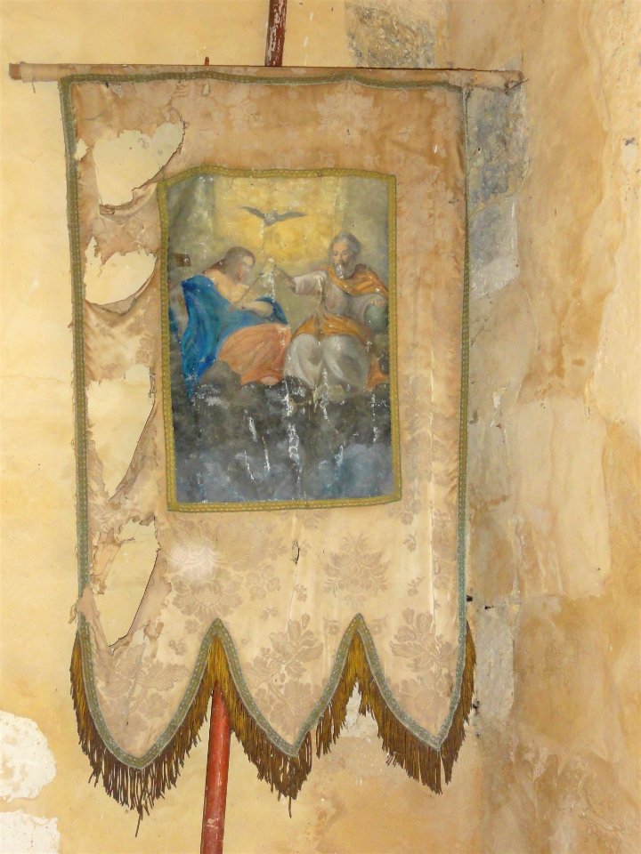 Mont-de-l'If (Seine-Maritime) église, bannière de procession