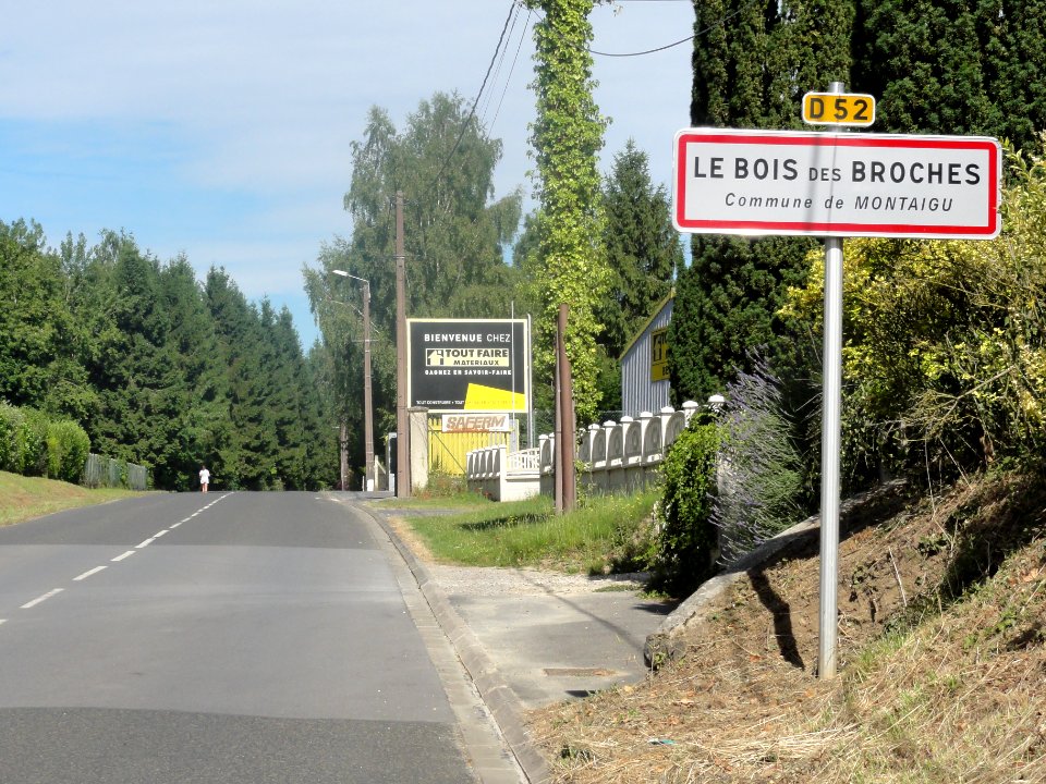 Montaigu (Aisne) city limit sign Le Bois des Broches