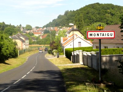 Montaigu (Aisne) city limit sign