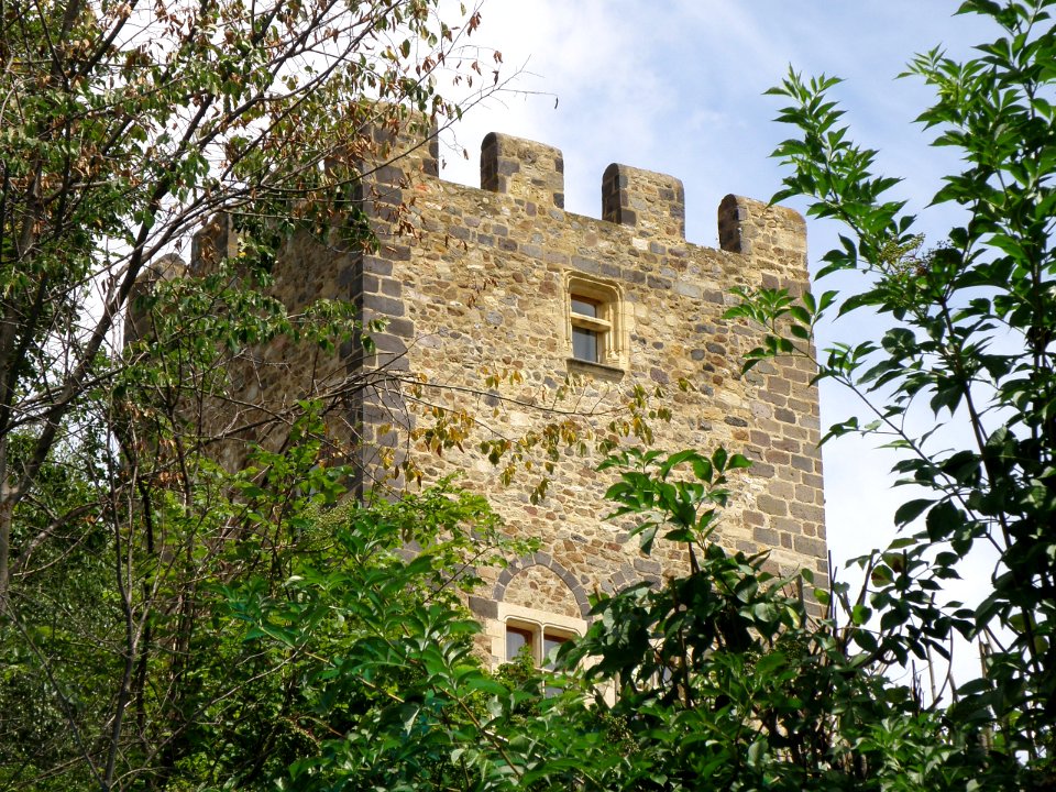 Montaigut-le-Blanc Château3