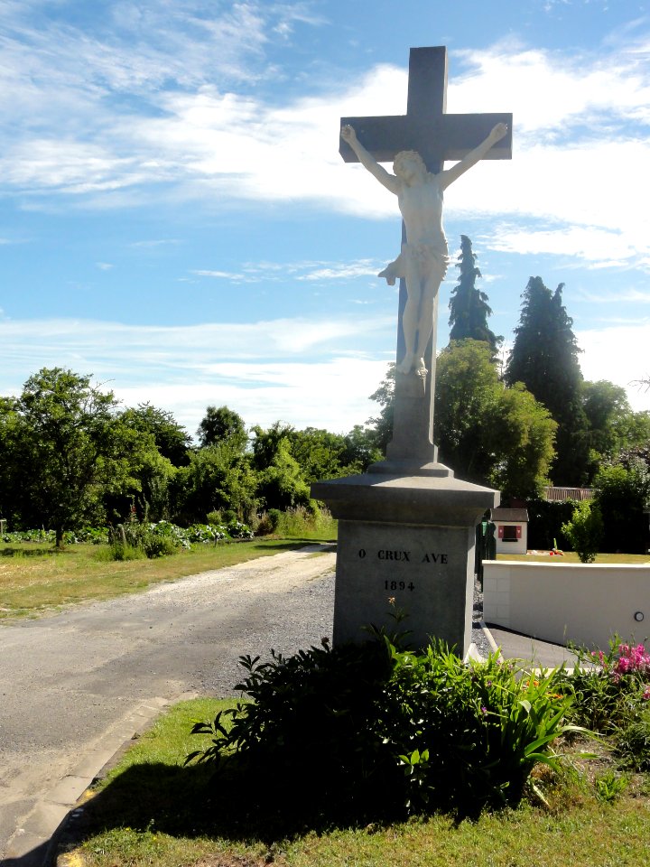Montaigu (Aisne) croix de chemin