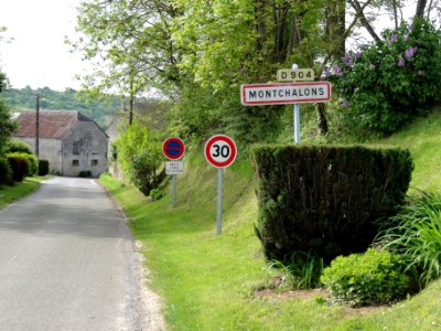 Montchâlons (Aisne) city limit sign