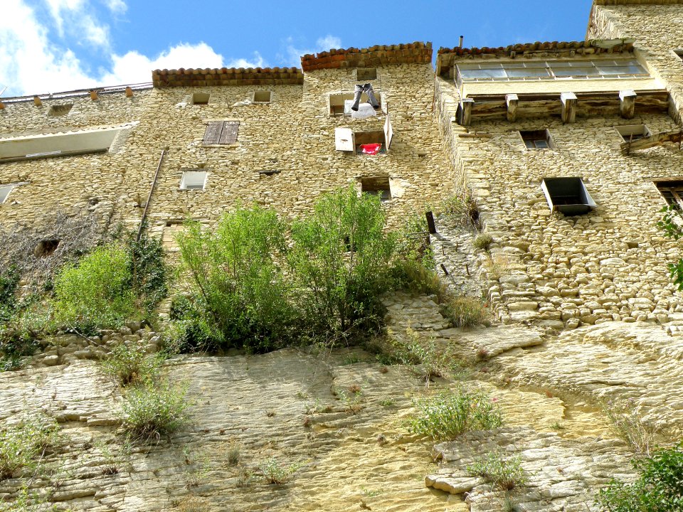 Montbrun-les-Bains Vu d'en bas 3