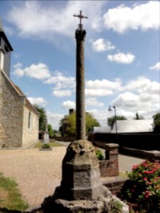 Mont-de-l'If (Seine-Maritime) croix du cimetière
